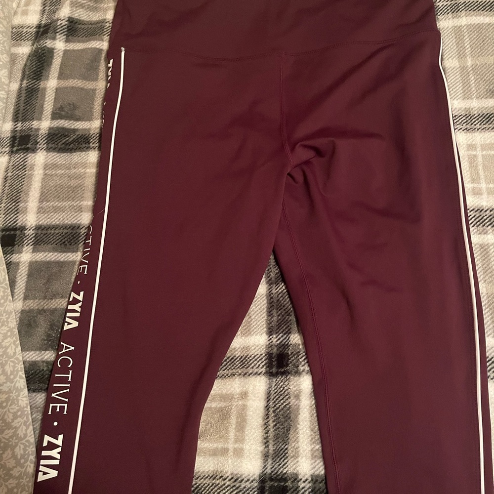 Zyia Active Capri leggings - size 20